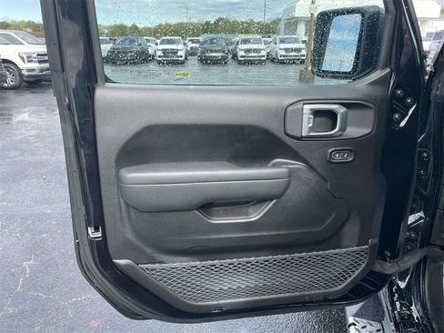 Used 2025 Jeep Wrangler Sport image 14