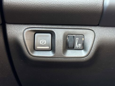 Used 2022 GMC Acadia SLE w/ Driver Convenience Package image 12