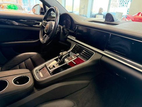 Used 2019 Porsche Panamera 4 image 57