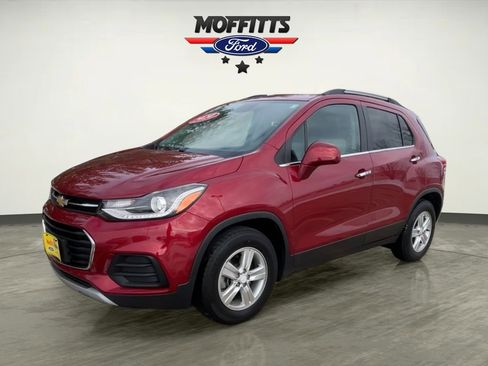 Used 2020 Chevrolet Trax LT w/ LT Convenience Package image 1