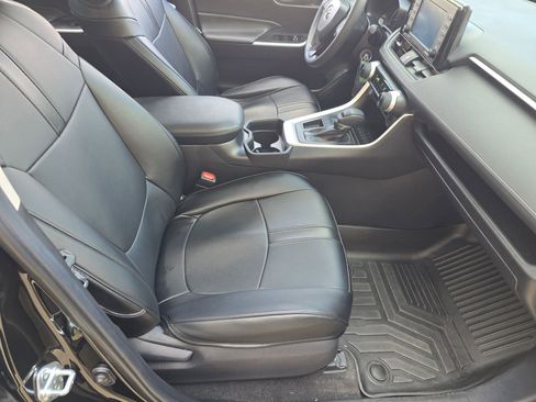 Used 2021 Toyota RAV4 LE image 29