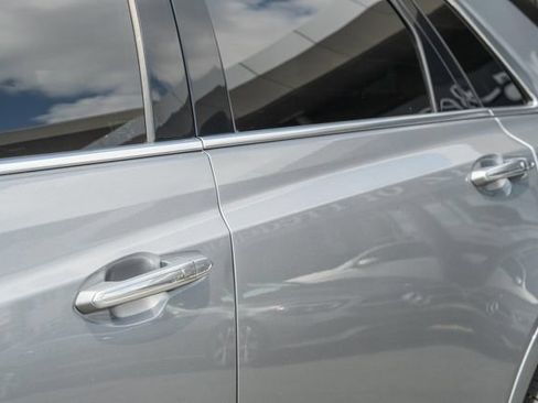 Used 2025 Cadillac XT5 Luxury FWD image 16
