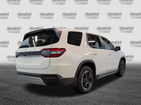 Used 2025 Honda Pilot EX-L image 11