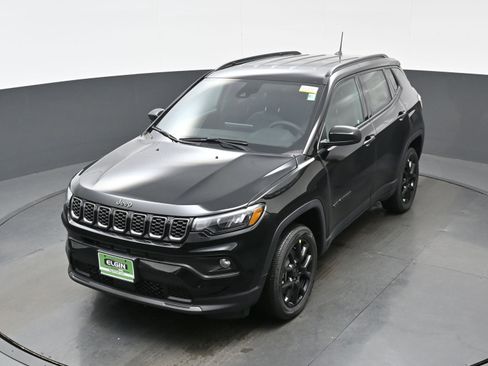 New 2026 Jeep Compass Latitude image 18