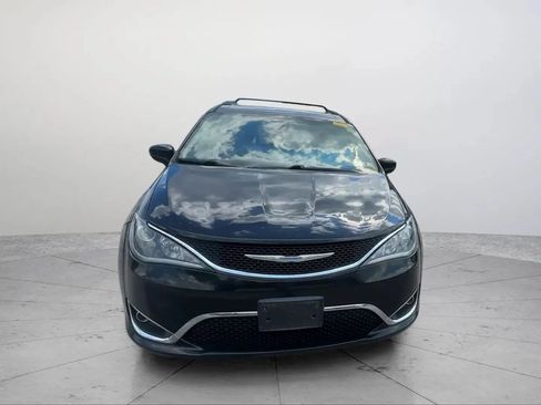 Used 2017 Chrysler Pacifica Touring-L FWD image 7