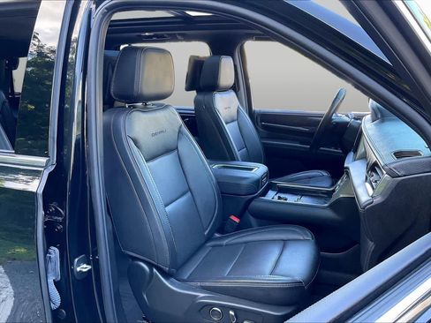 Used 2024 GMC Yukon Denali w/ Advanced Technology Package AWD/4WD image 8