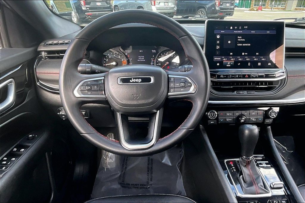 Used 2025 Jeep Compass Trailhawk AWD/4WD image 5