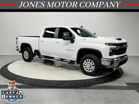 Used 2025 Chevrolet Silverado 2500 LT AWD/4WD image 1