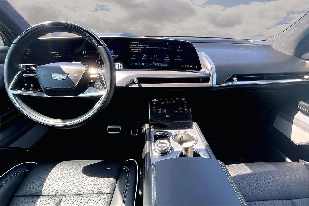 Certified 2026 Cadillac Vistiq Platinum w/ LPO, Floor Liner Package AWD/4WD image 7