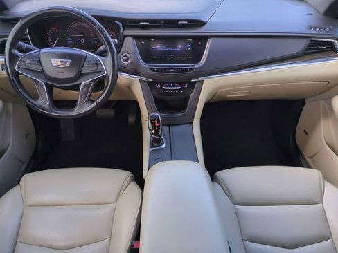 Used 2018 Cadillac XT5 FWD image 19
