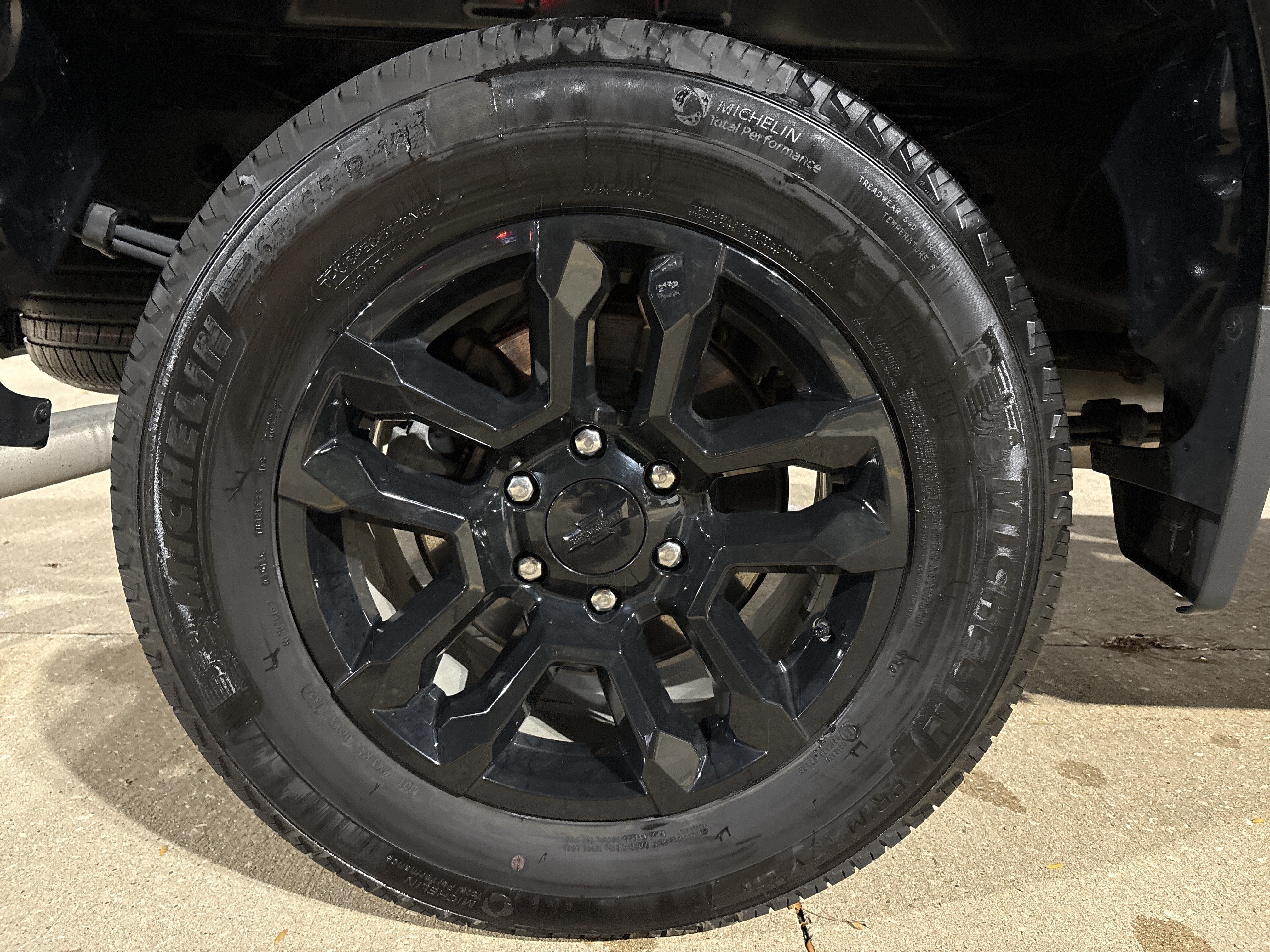 Used 2024 Chevrolet Silverado 1500 LT AWD/4WD image 9