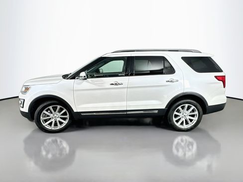 Used 2017 Ford Explorer Limited w/ Equipment Group 303A AWD/4WD image 4