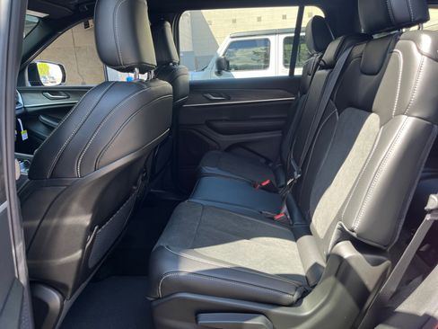 New 2026 Jeep Grand Cherokee L 4WD image 25