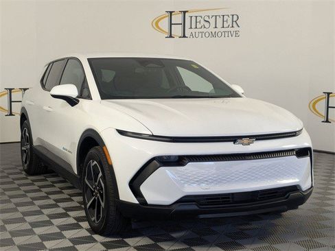 Certified 2025 Chevrolet Equinox EV LT image 2