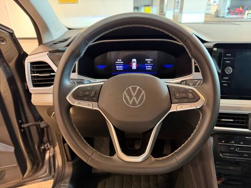 Used 2026 Volkswagen Taos SE FWD image 23