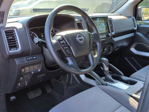 Used 2024 Nissan Frontier SV w/ Technology Package image 9