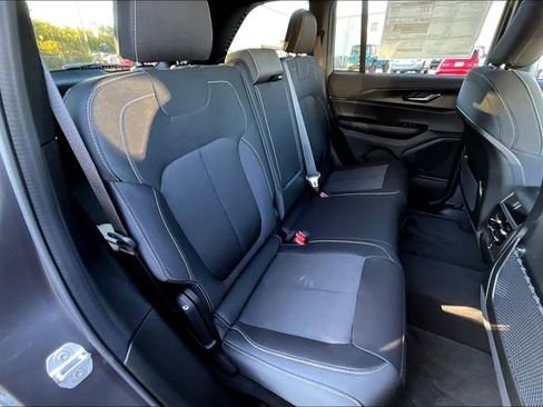 New 2025 Jeep Grand Cherokee Laredo X w/ Luxury Tech Group I image 15