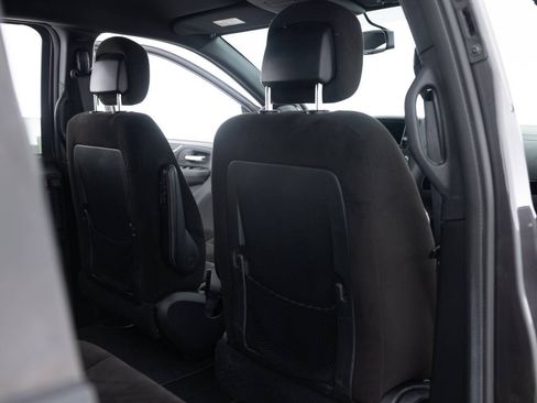 Used 2017 Dodge Grand Caravan SE FWD image 30