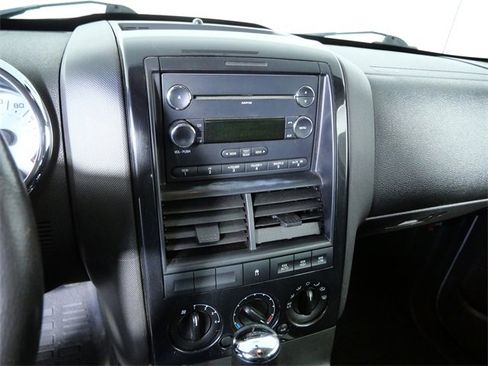 Used 2009 Ford Explorer Sport Trac XLT image 18