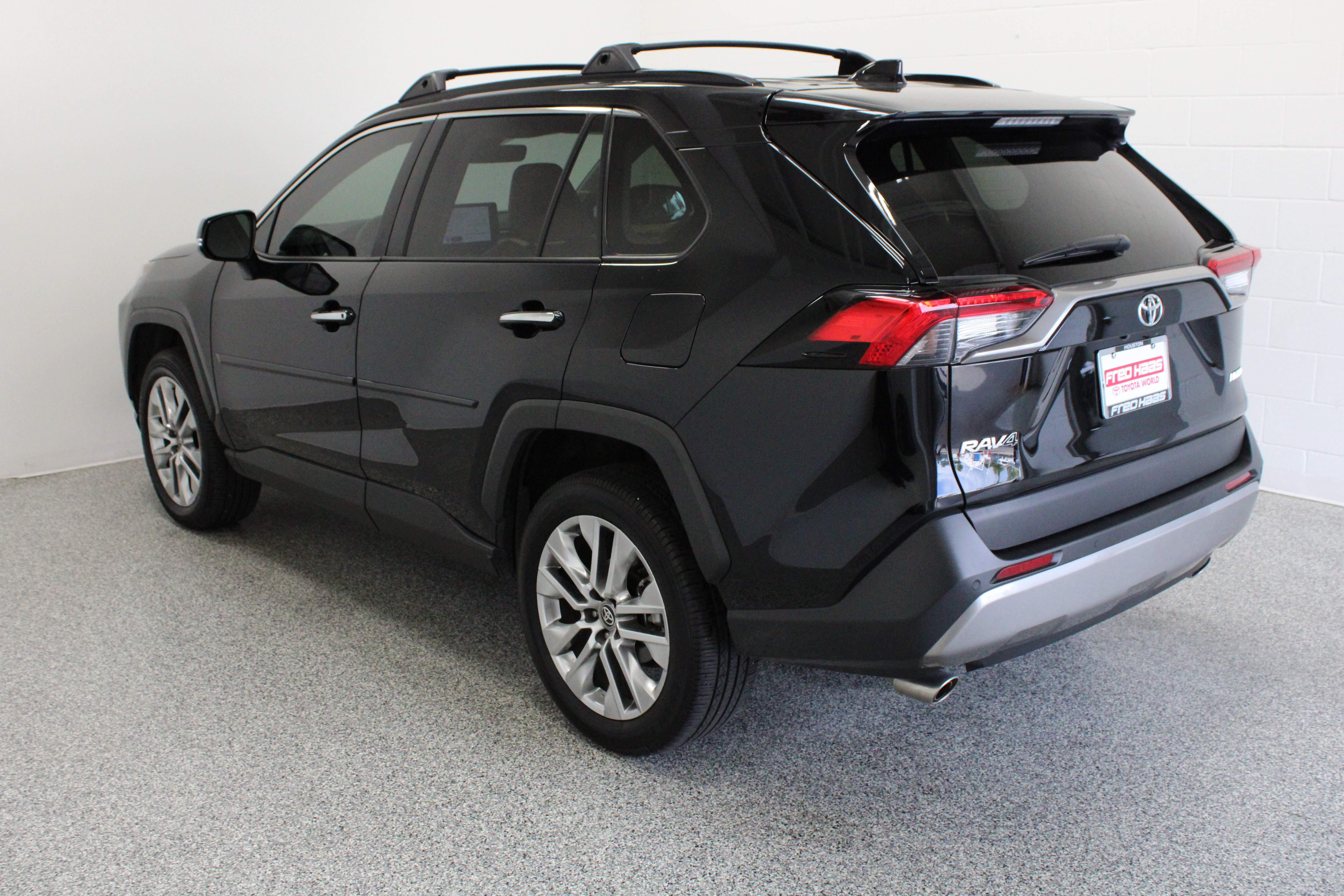 Used 2025 Toyota RAV4 Limited FWD image 9