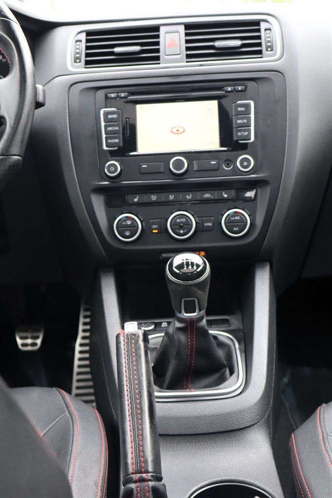 Used 2013 Volkswagen Jetta GLI Autobahn FWD image 13