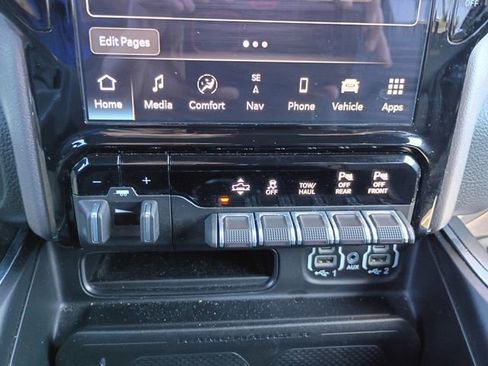 Used 2023 RAM 1500 Laramie AWD/4WD image 15