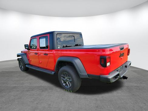 Used 2025 Jeep Gladiator Sport AWD/4WD image 7