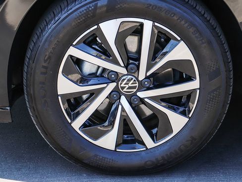 Certified 2025 Volkswagen Jetta S FWD image 12