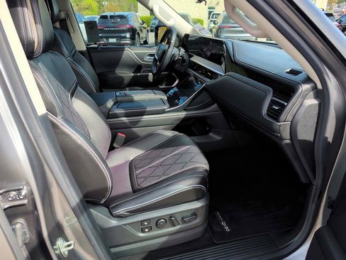 Certified 2025 INFINITI QX80 Sensory image 12