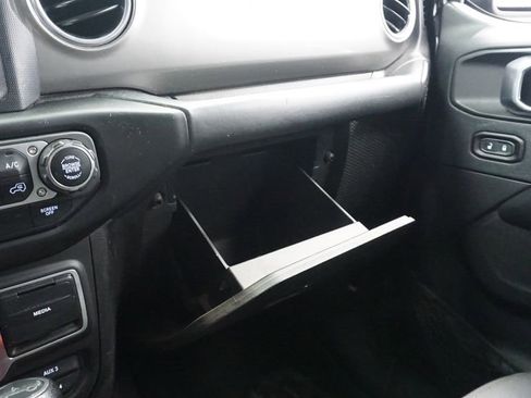 Certified 2018 Jeep Wrangler Unlimited Sahara image 36