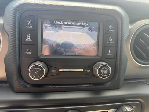 Used 2018 Jeep Wrangler Unlimited Sport AWD/4WD image 23