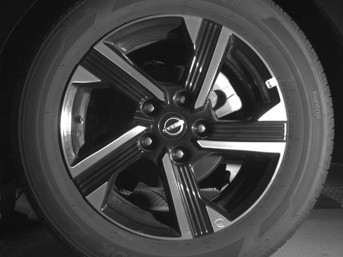Used 2025 Nissan Sentra SV FWD image 14