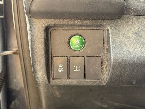Used 2019 Honda HR-V LX image 9