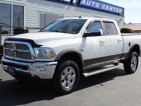 Used 2018 RAM 2500 Laramie w/ Convenience Group AWD/4WD image 2
