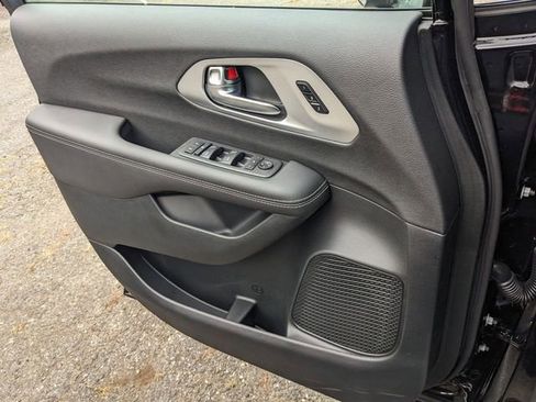 New 2026 Chrysler Pacifica Limited w/ S Appearance Package image 19