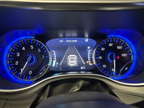 Used 2025 Chrysler Pacifica Limited FWD image 13
