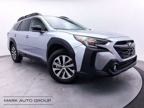 Used 2025 Subaru Outback Premium AWD/4WD image 1