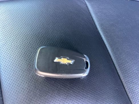 Used 2023 Chevrolet Traverse Premier AWD/4WD image 31