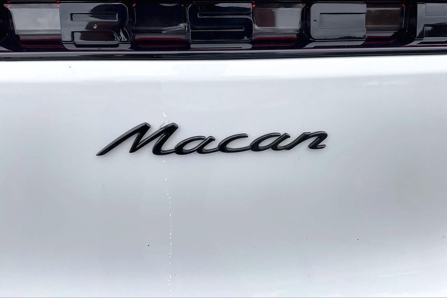 Used 2024 Porsche Macan AWD/4WD image 31
