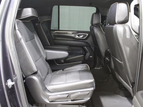 Used 2022 Chevrolet Suburban Premier image 31