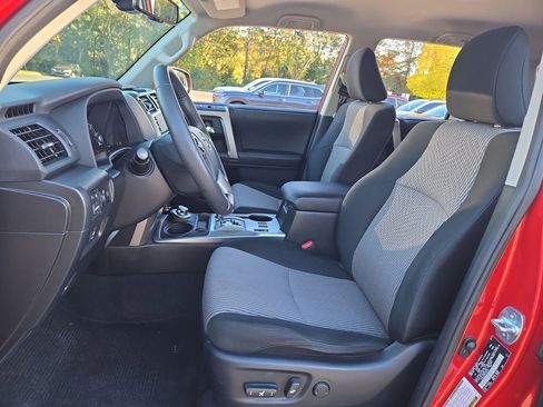 Used 2020 Toyota 4Runner SR5 image 10