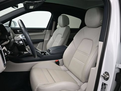 Certified 2023 Porsche Cayenne S AWD/4WD image 5