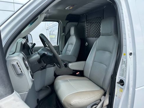 Used 2014 Ford E-150 and Econoline 150 image 6