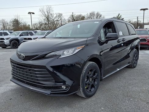 New 2026 Toyota Sienna XLE Woodland Edition image 2