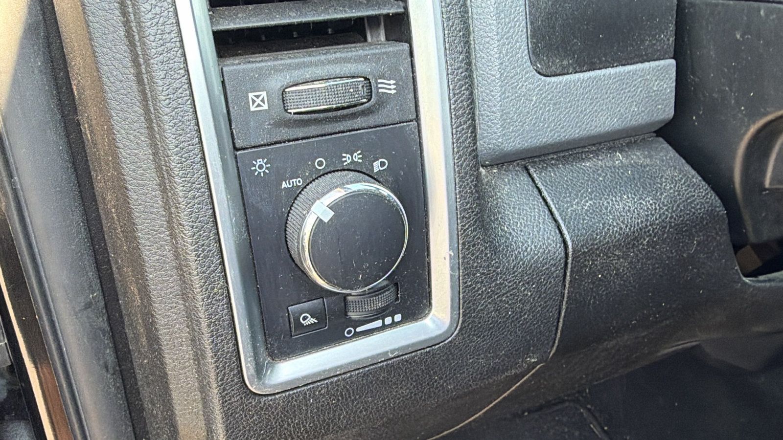 Used 2019 RAM 1500 Classic SLT RWD image 24