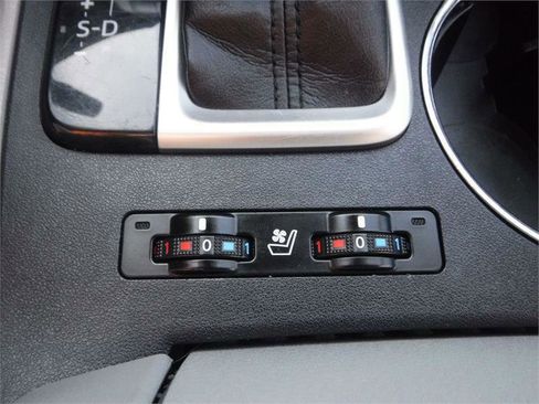 Used 2017 Toyota Highlander Limited image 11