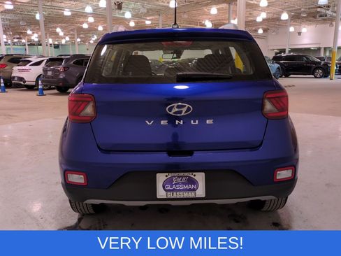 Certified 2025 Hyundai Venue SEL FWD image 4
