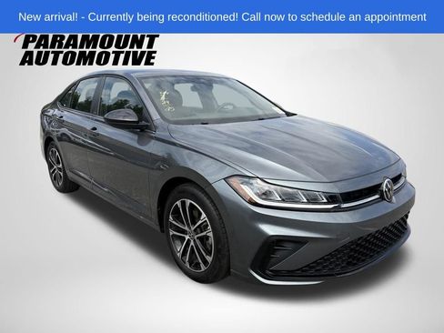 Used 2025 Volkswagen Jetta Sport FWD image 1