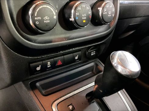 Used 2013 Jeep Compass Limited w/ Sun/Sound Group FWD image 27