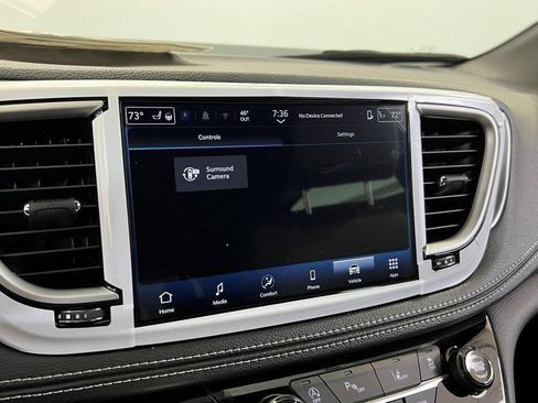 New 2026 Chrysler Pacifica Select image 30